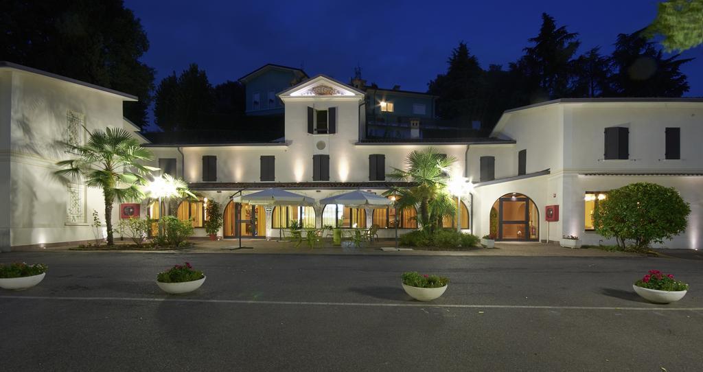 Hotel Ristorante La Grotta คาสติญโญเน เดลเล สติเวียเร ภายนอก รูปภาพ