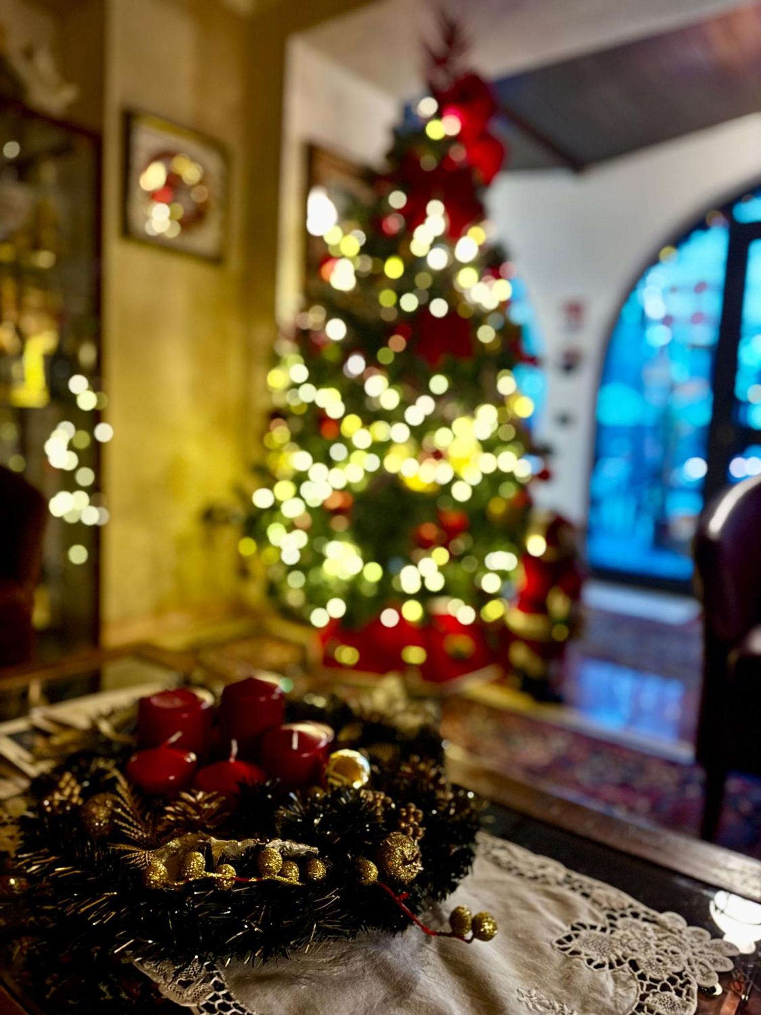 Hotel Ristorante La Grotta คาสติญโญเน เดลเล สติเวียเร ภายนอก รูปภาพ
