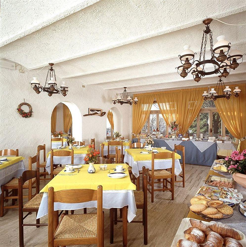Hotel Ristorante La Grotta คาสติญโญเน เดลเล สติเวียเร ภายนอก รูปภาพ