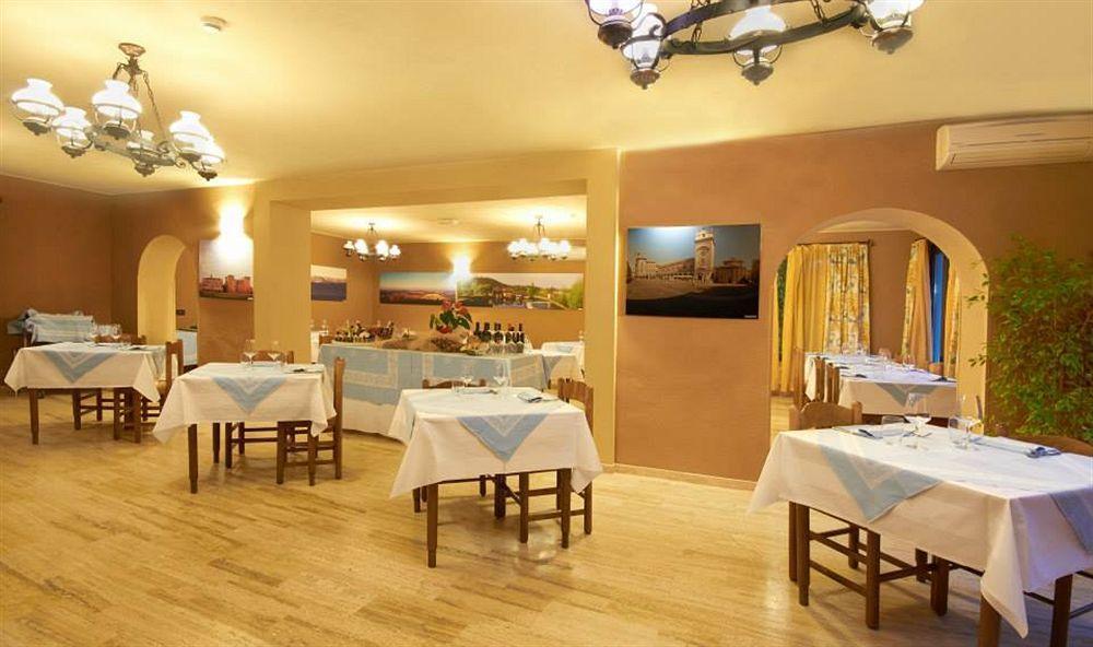 Hotel Ristorante La Grotta คาสติญโญเน เดลเล สติเวียเร ภายนอก รูปภาพ