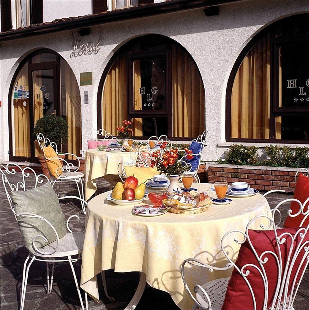 Hotel Ristorante La Grotta คาสติญโญเน เดลเล สติเวียเร ภายนอก รูปภาพ