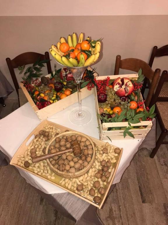 Hotel Ristorante La Grotta คาสติญโญเน เดลเล สติเวียเร ภายนอก รูปภาพ