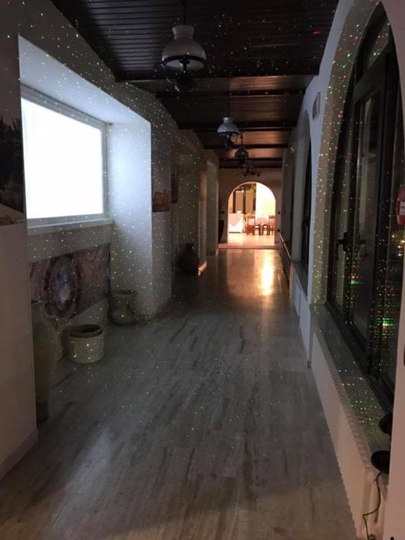Hotel Ristorante La Grotta คาสติญโญเน เดลเล สติเวียเร ภายนอก รูปภาพ