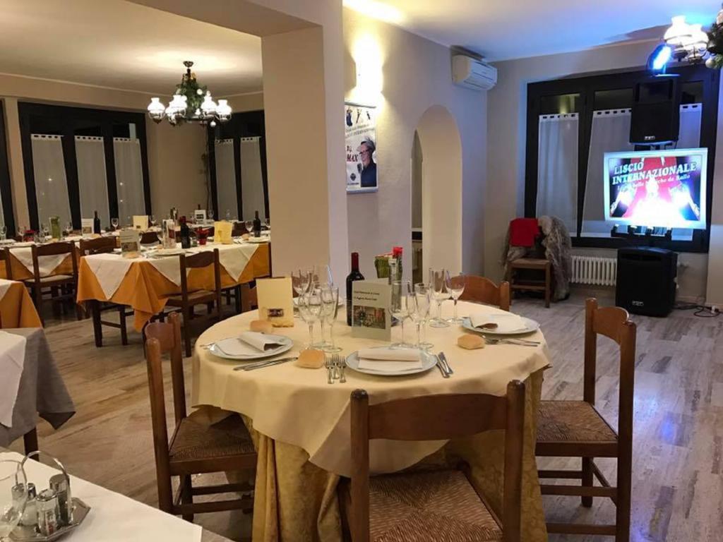 Hotel Ristorante La Grotta คาสติญโญเน เดลเล สติเวียเร ภายนอก รูปภาพ