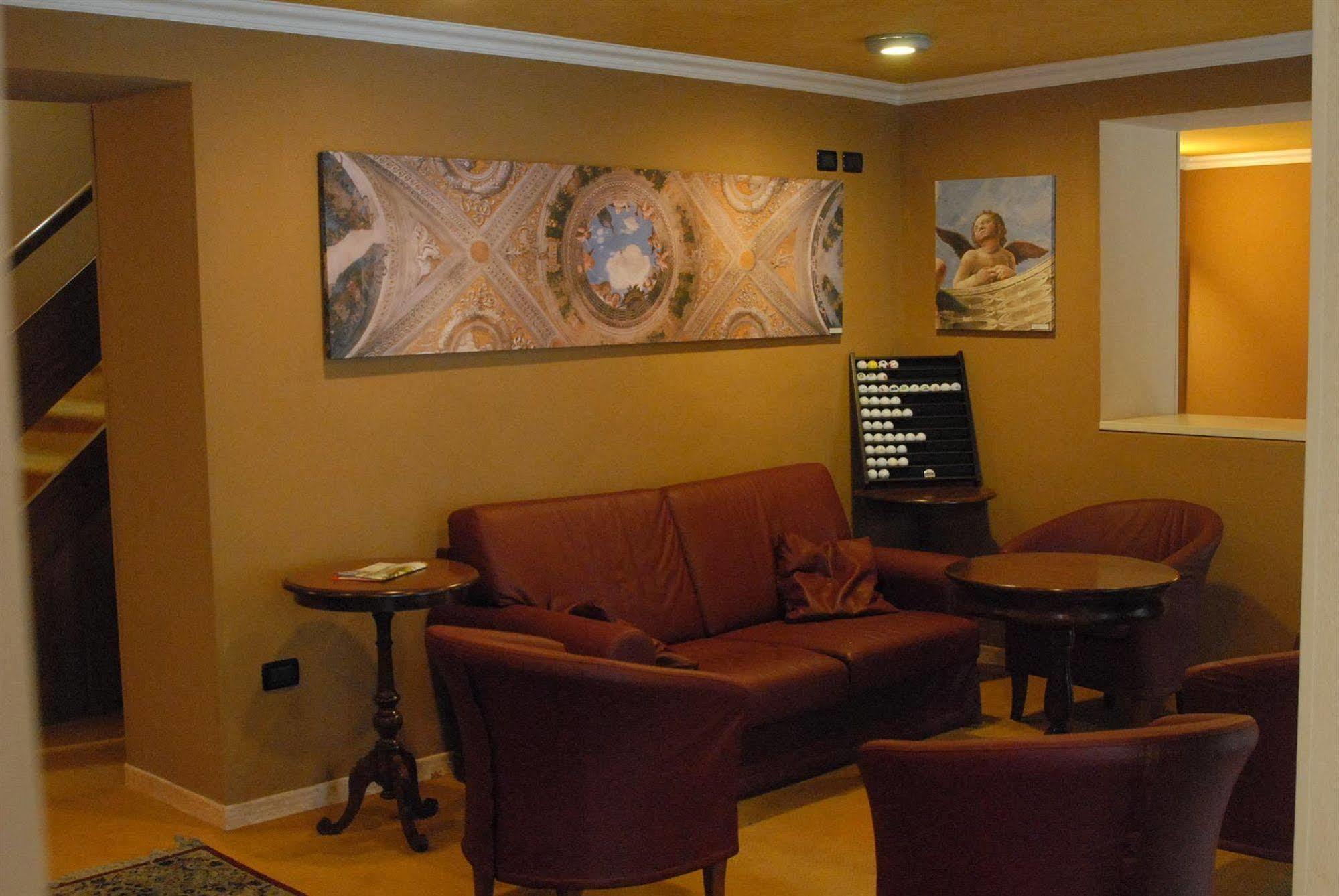 Hotel Ristorante La Grotta คาสติญโญเน เดลเล สติเวียเร ภายนอก รูปภาพ